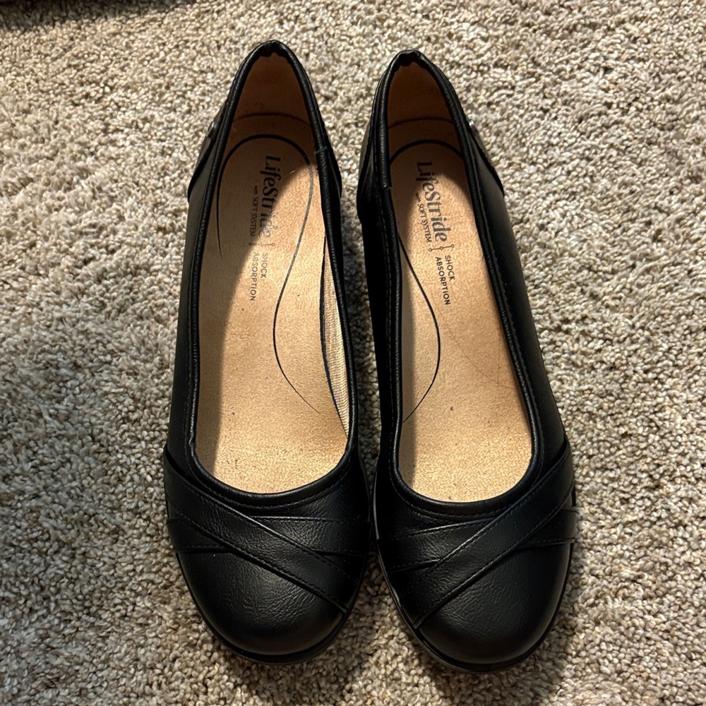 Life Stride Women's Black Flats